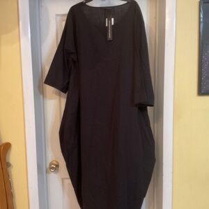 Black linen dress with three-quarter length sleeves